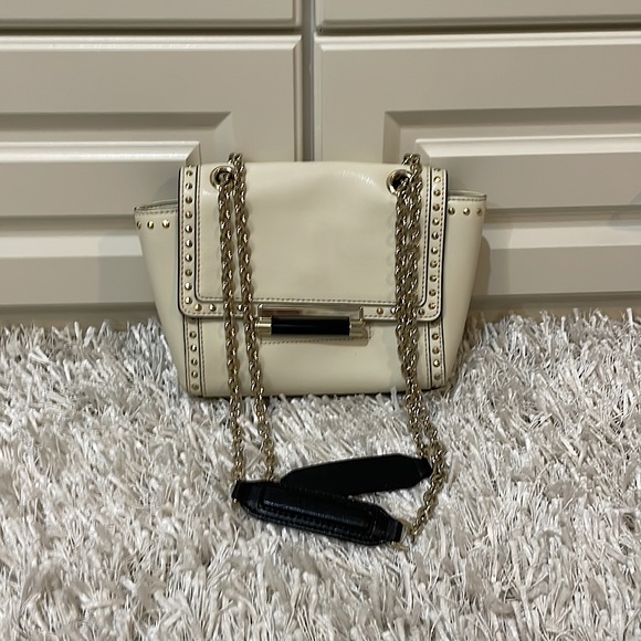 DVF purse. Cream with gold studs. Black handle and gold chain - Picture 6 of 7